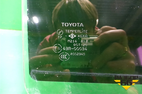Стекло двери задней правой для Toyota Land Cruiser (100) с1998-2007г