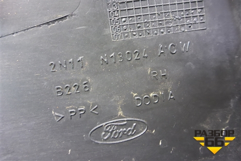 Обшивка багажника на заднюю панель (правая) (2N11N13024ACW) для Ford Fusion с 2002г