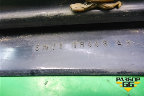 Накладка стекла заднего правого (кузовного) (5N1118448AA) для Ford Fusion с 2002г