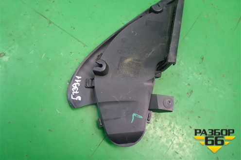 Накладка двери передней левой уголок (1Z0837973) для Skoda Octavia (А5) с 2004-2013г
