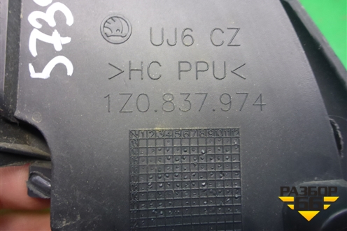 Накладка двери передней правой уголок (1Z0837974) для Skoda Octavia (А5) с 2004-2013г