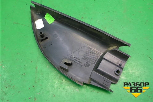 Накладка двери передней левой уголок (6RU837973) для Volkswagen Polo (седан) с 2010г