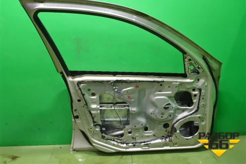 Дверь передняя левая для Nissan Bluebird Sylphy с 2000-2005г
