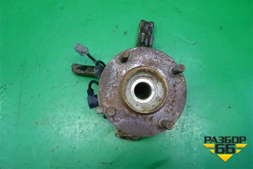 Кулак поворотный передний правый для Nissan Bluebird Sylphy с 2000-2005г