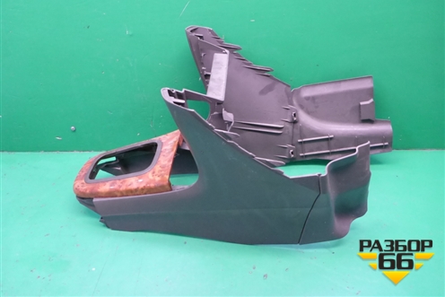 Консоль (681046N000) для Nissan Bluebird Sylphy с 2000-2005г