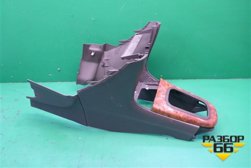 Консоль (681046N000) для Nissan Bluebird Sylphy с 2000-2005г