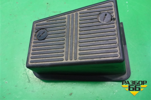 Накладка внутренняя (педаль отдыха) (67840AU010) для Nissan Bluebird Sylphy с 2000-2005г