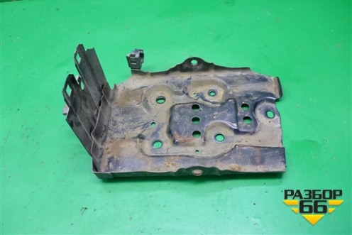 Площадка под аккумулятор для Nissan Bluebird Sylphy с 2000-2005г