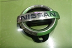 Эмблема (на решетку радиатора под камеру) (623821LB0A) для Nissan Patrol (Y62) с 2010г