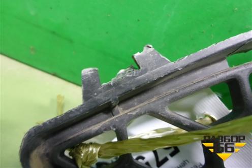 Решетка в передний бампер центральная (30795022) для Volvo V60 с 2010-2018г (В60)