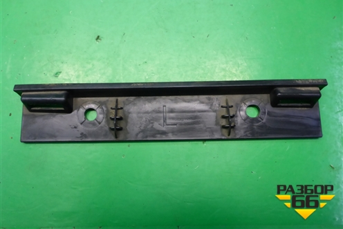 Кронштейн шторки левый (EPE500391) для Land Rover Range Rover Sport с 2005-2012г
