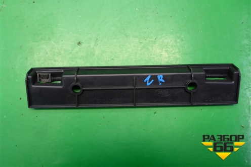 Кронштейн шторки правый (EPE500381) для Land Rover Range Rover Sport с 2005-2012г