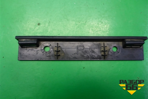 Кронштейн шторки правый (EPE500381) для Land Rover Range Rover Sport с 2005-2012г