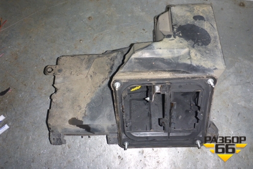 Корпус блока предохранителей (4D1937118A) для Audi A8 с 1998-2003г