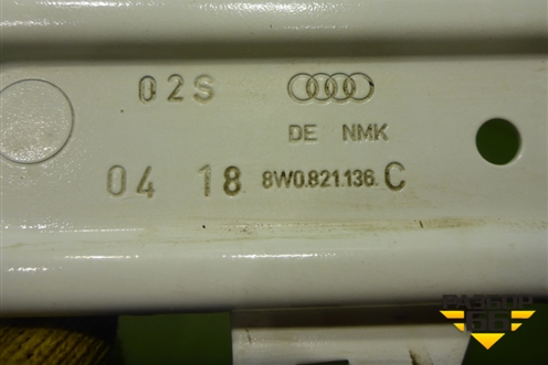 Кронштейн переднего крыла правый (8W0821136C) для Audi A4 (В9) с 2015г