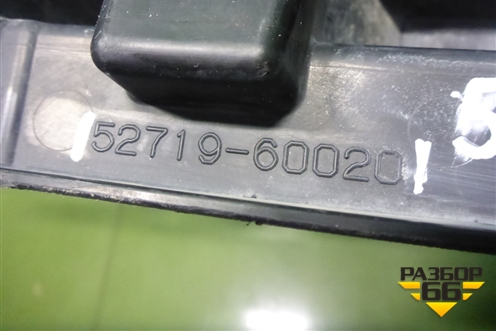 Кронштейн решетки радиатора (нижний) (5271960020) для Lexus LX-570 с 2015г