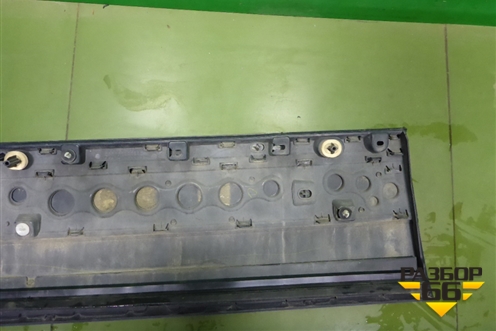 Накладка двери передней правой (CK5221064ADW) для Land Rover Range Rover 4 с 2013-2022г