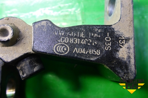 Петля двери передней правой нижняя (4G0831402) для Audi A6 (C7) с 2011-2018г