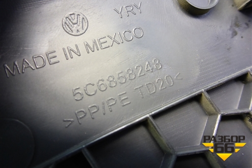 Накладка на торпедо (боковая правая) (5C6858248) для Volkswagen Jetta с 2010-2019г