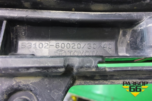 Решетка в передний бампер центральная (5310260020) для Toyota Land Cruiser (300) с 2021г