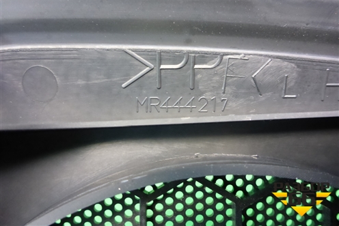 Решетка динамика (в полку левая) (MR444217) для Mitsubishi Lancer-9  с 2003-2008г