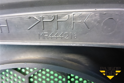 Решетка динамика (в полку правая) (MR444218) для Mitsubishi Lancer-9  с 2003-2008г