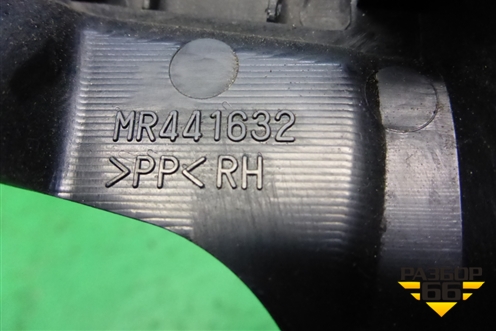 Накладка двери передней правой уголок (MR441632) для Mitsubishi Lancer-9  с 2003-2008г