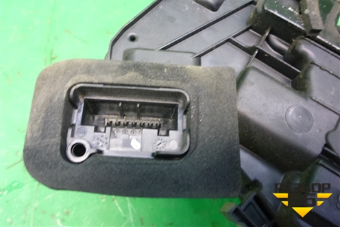 Замок двери передней правой (6RD837016A) для Volkswagen Polo (седан) с 2010г