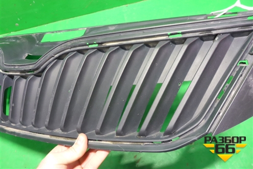 Решетка радиатора (5JA853668) для Skoda Rapid с 2013г