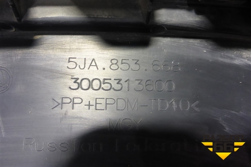 Решетка радиатора (5JA853668) для Skoda Rapid с 2013г