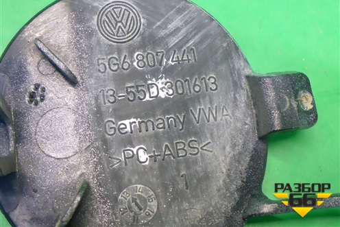 Заглушка в задний бампер (5G6807441) для Volkswagen Golf VII с 2012г