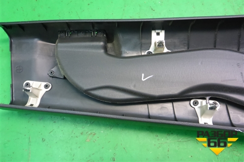 Обшивка стойки центральная нижняя левая (PC73769371AA0A) для Nissan Murano (Z51) с 2007-2015г