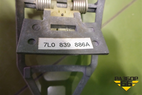 Кронштейн ручки наружной (задней правой) (7L0839886A) для Volkswagen Touareg c 2002-2010г