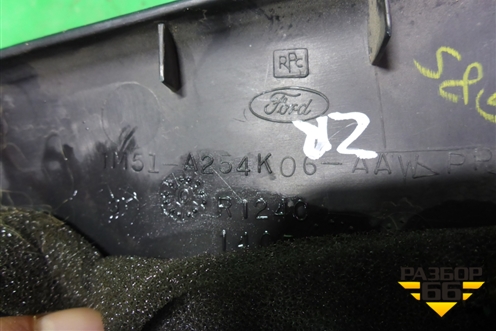 Накладка двери задней правой (уголок) (1M51A254K06) для Ford Focus 1 с 1998-2004г