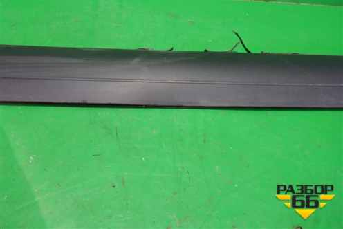 Накладка двери передней правой (7L6837788) для Volkswagen Touareg c 2002-2010г