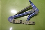 Петля крышки багажника правая (YS41F42700AA) для Ford Focus 1 с 1998-2004г