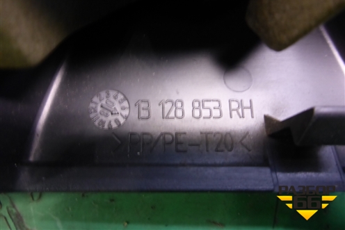 Накладка двери передней правой уголок (13128853) для Opel Meriva с 2003-2010г