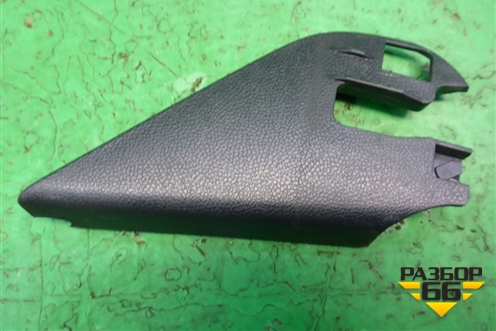 Накладка двери передней левой уголок (5J0837993) для Skoda Fabia с 2007-2014г
