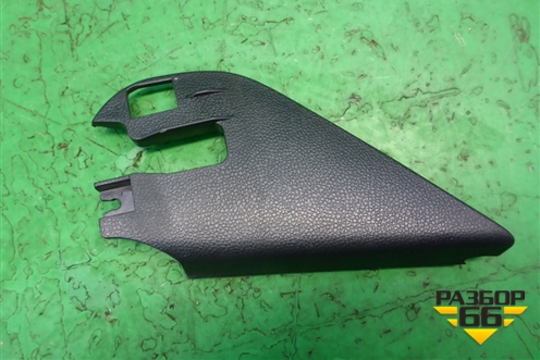 Накладка двери передней правой уголок (5J0837994) для Skoda Fabia с 2007-2014г