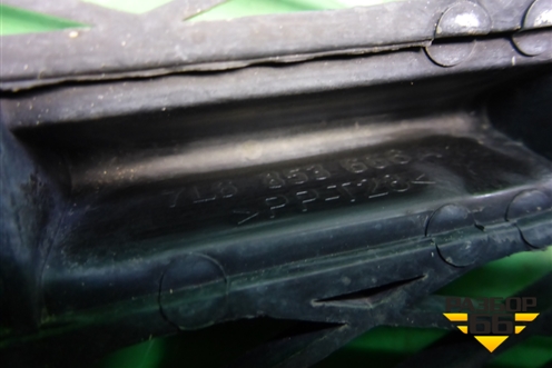 Решетка в передний бампер правая (до 2006г) (7L6853666A) для Volkswagen Touareg c 2002-2010г