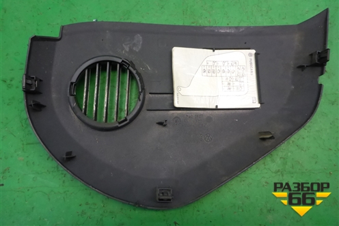 Накладка на торпедо (боковая левая) (7L6857175G) для Volkswagen Touareg c 2002-2010г