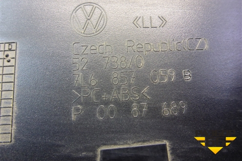 Накладка на щиток приборов (7L6857059B) для Volkswagen Touareg c 2002-2010г