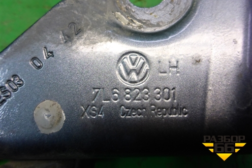 Петля капота левая (7L6823301) для Volkswagen Touareg c 2002-2010г