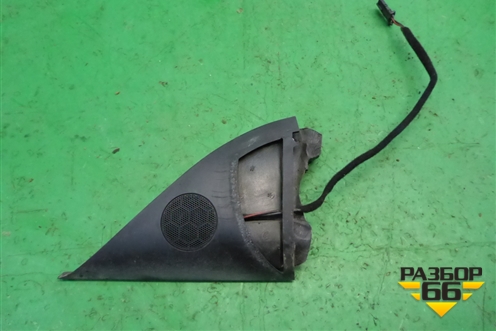 Накладка двери передней левой уголок (7L6837993) для Volkswagen Touareg c 2002-2010г