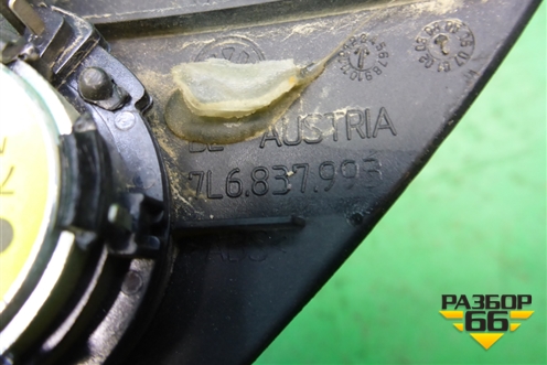Накладка двери передней левой уголок (7L6837993) для Volkswagen Touareg c 2002-2010г