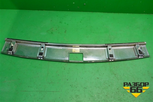 Обшивка багажника на заднюю панель (7L6863459B) для Volkswagen Touareg c 2002-2010г