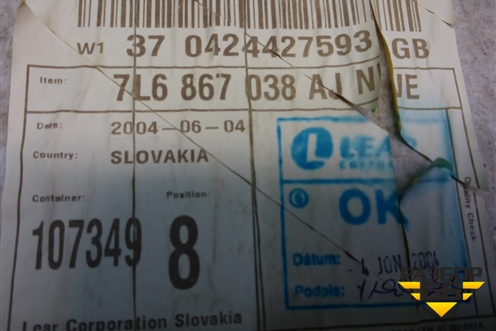 Обшивка багажника правая (7L6867038AJ) для Volkswagen Touareg c 2002-2010г