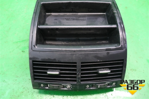 Дефлектор воздушный центральный (7L6857923) для Volkswagen Touareg c 2002-2010г