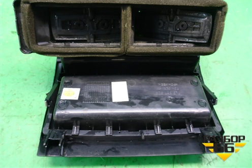 Дефлектор воздушный центральный (7L6857923) для Volkswagen Touareg c 2002-2010г