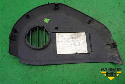 Накладка на торпедо (боковая правая) (7L6857176G) для Volkswagen Touareg c 2002-2010г